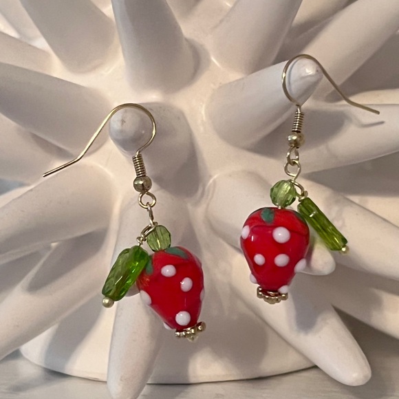 Lampwork glass strawberry beads handmade earrings - Picture 7 of 8